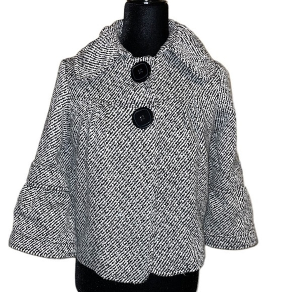Forever 21 Black and White shawl/sweater/jacket